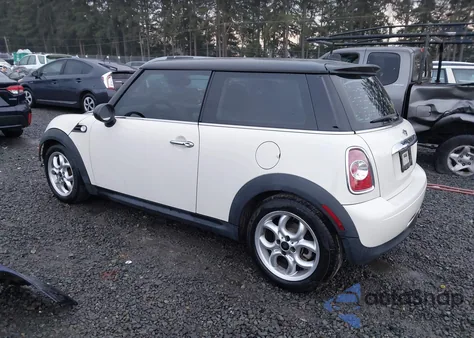 2011 Mini Cooper z USA, uszkodzony, nr VIN WMWSU3C5XBT098295